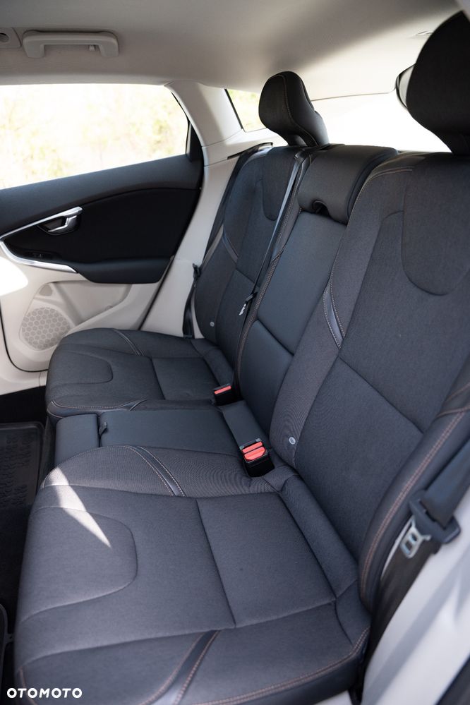 Volvo V40 D4 Geartronic Momentum - 13
