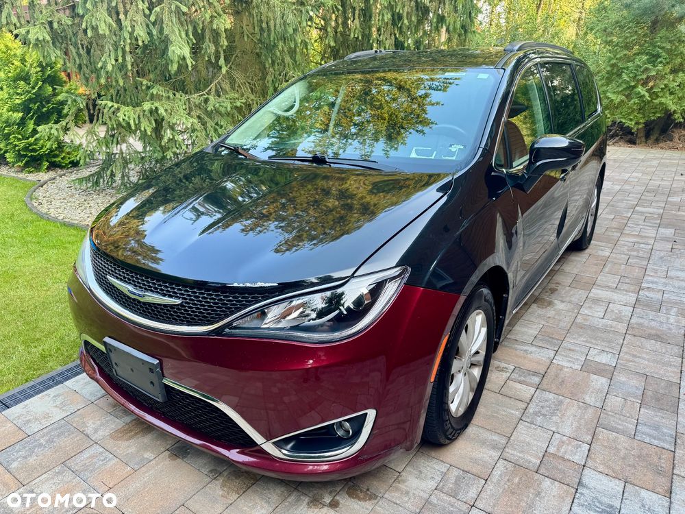 Chrysler Pacifica - 2