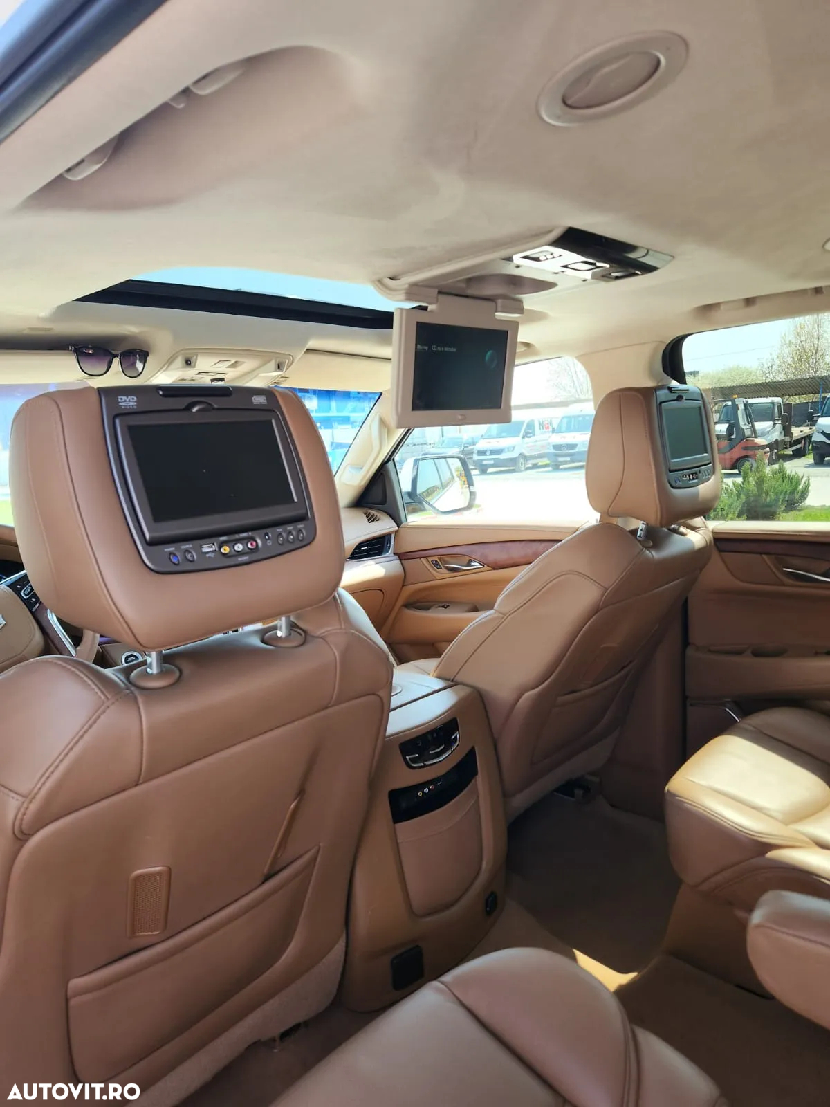 Cadillac Escalade - 21