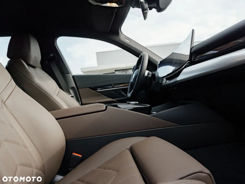 BMW Seria 5 520d xDrive - 9
