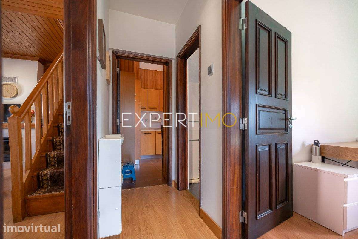 T3 Duplex com Terraço e Anexos | Centro de São Martinho do Bispo –... - Grande imagem: 2/50