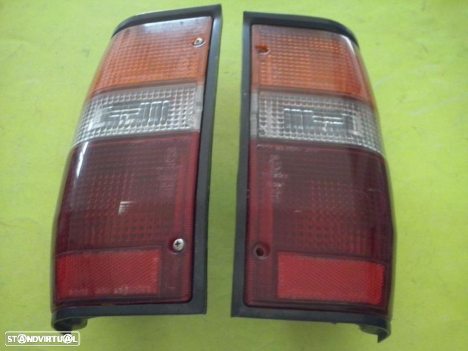 Par Farolins de trás Mitsubishi L200 K14 K34 Usados - 2