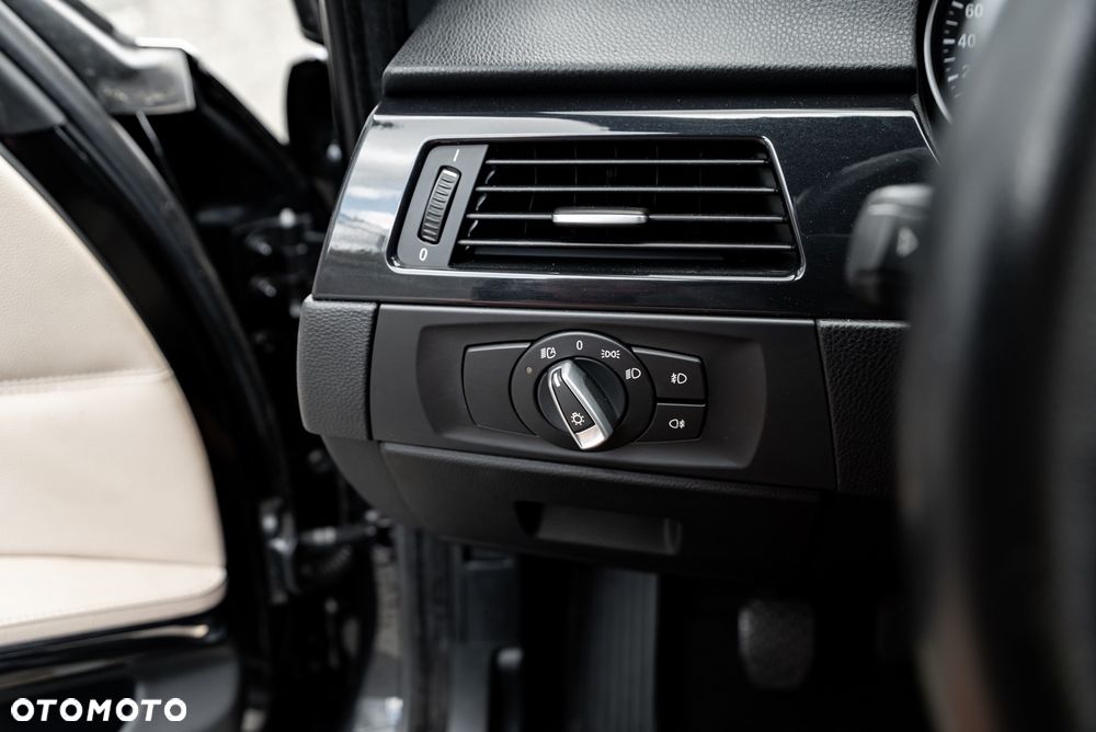 BMW Seria 3 325i xDrive Edition Exclusive - 27