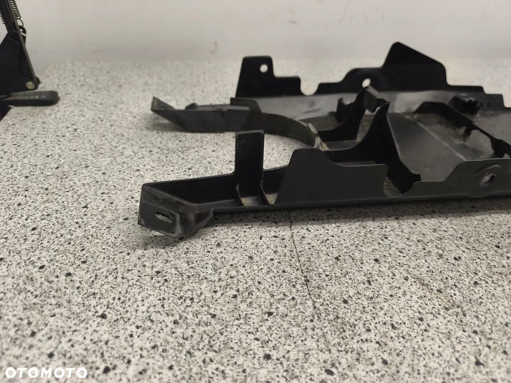 Nadkole, wypełnienie zadupka Triumph Trident 660 2022 - 11