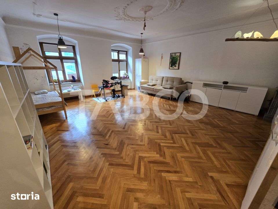 Apartament decomandat de vanzare cu pivnita in Centrul Istoric Sibiu — fotografia 1