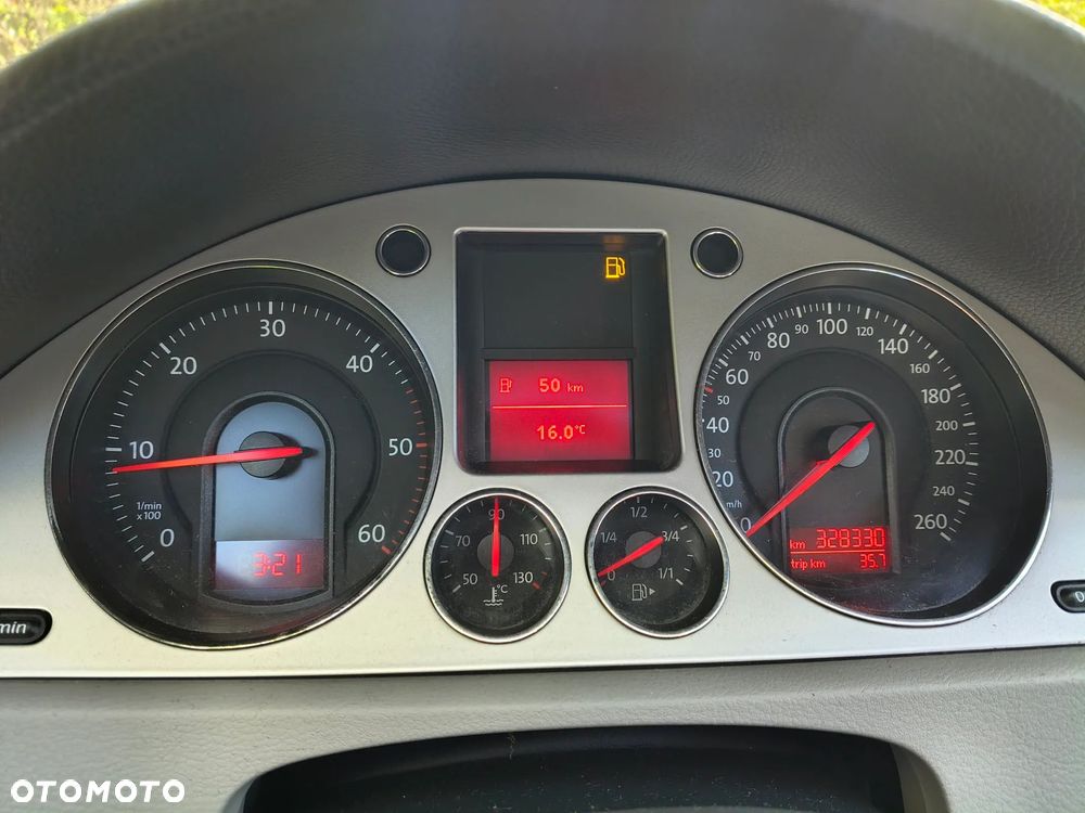 Volkswagen Passat 1.9 TDI DPF Comfortline - 11