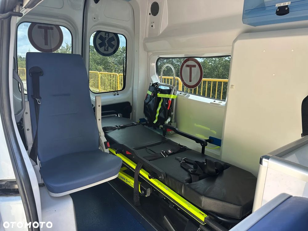 Opel Vivaro Wysoka Maxi Karetka Ambulans Ambulance Sanitarny EN1789 - 8