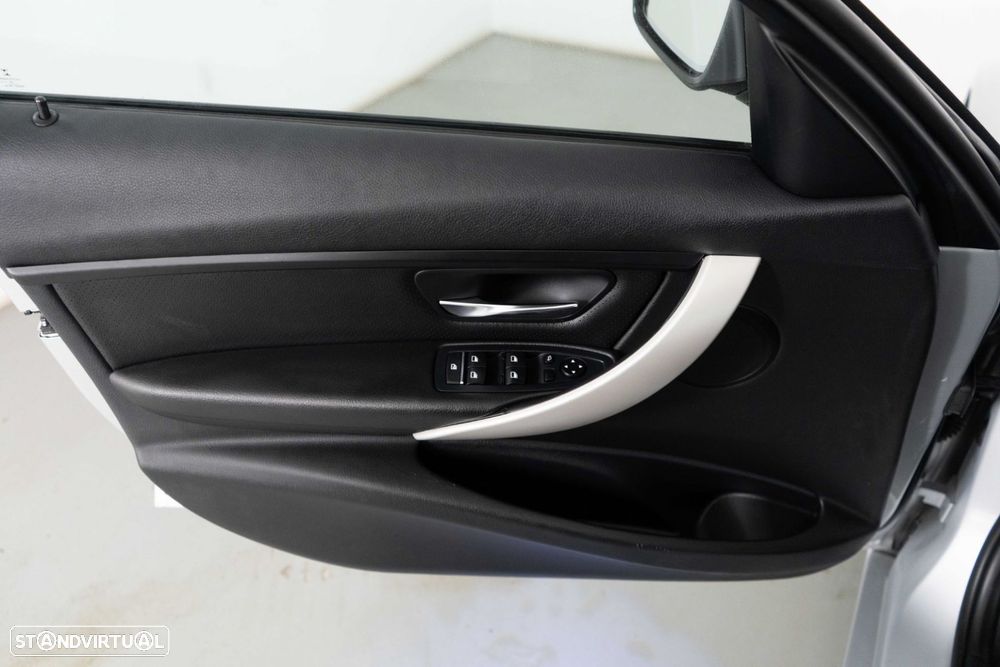 BMW 330 e iPerformance Line Luxury - 18