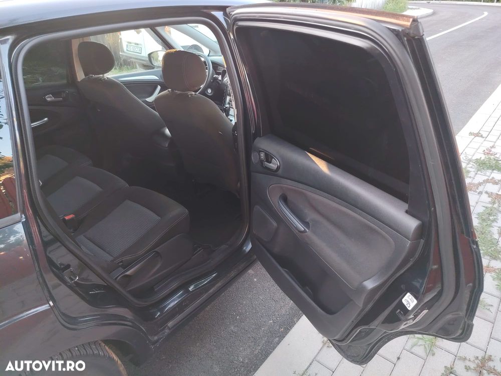 Ford S-Max - 16