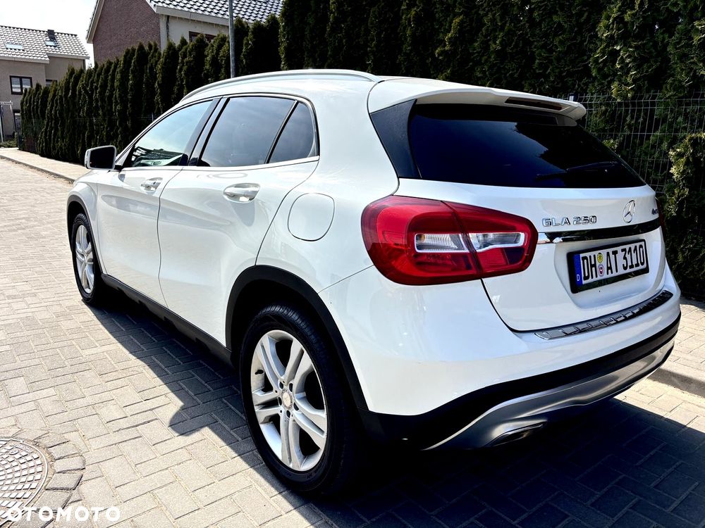 Mercedes-Benz GLA 250 4-Matic - 4