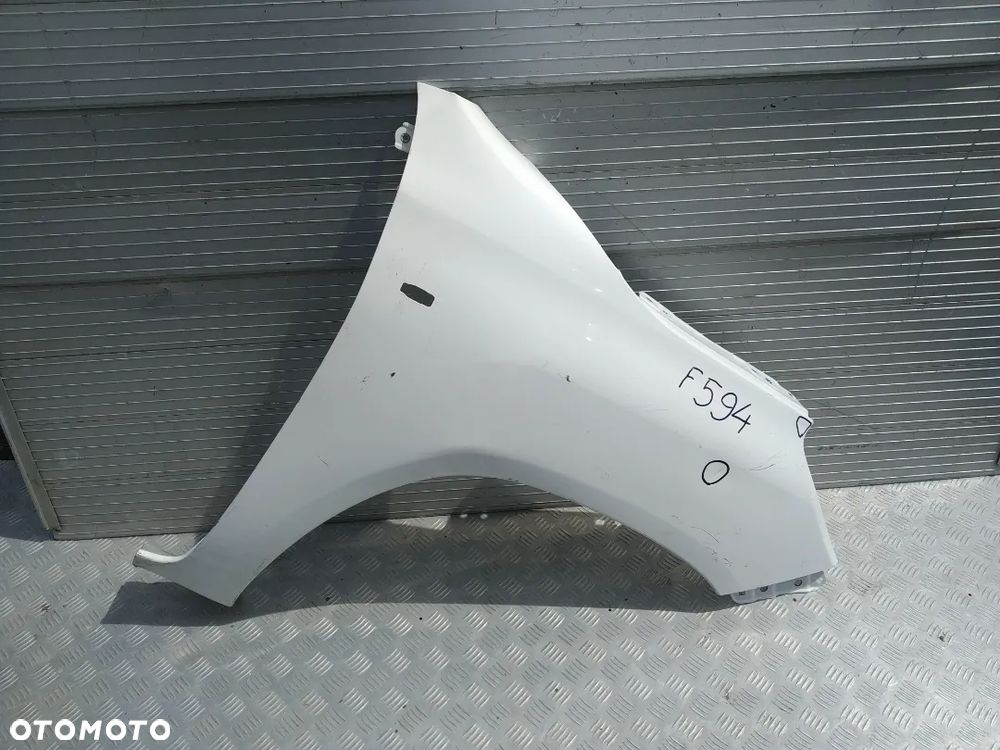 F594 PRAWY BŁOTNIK TOYOTA HILUX 2016- - 1