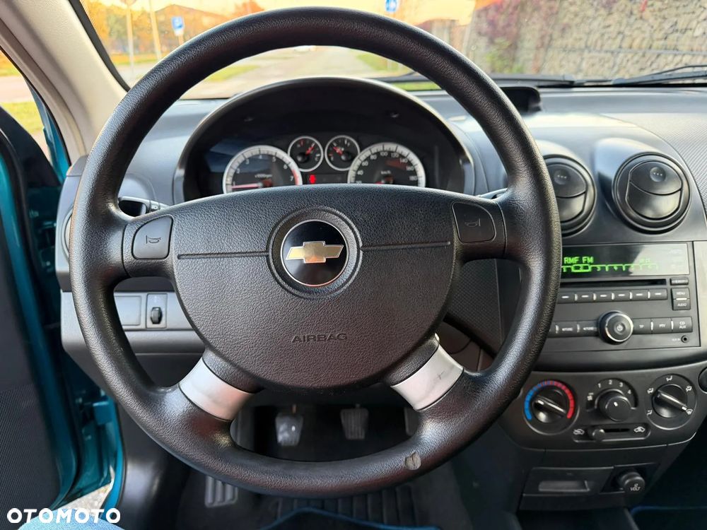 Chevrolet Aveo 1.2 16V Base - 23