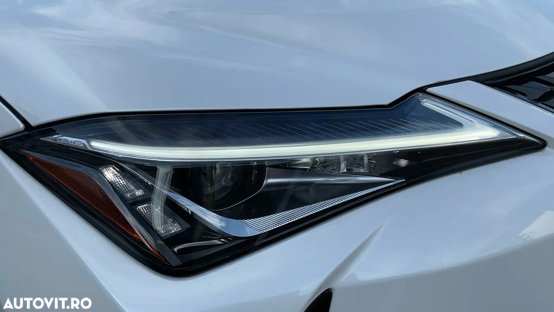 Lexus UX 250h Business Edition - 18