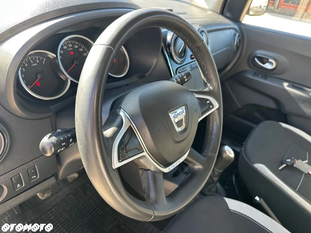 Dacia Lodgy TCe 115 Stepway - 3