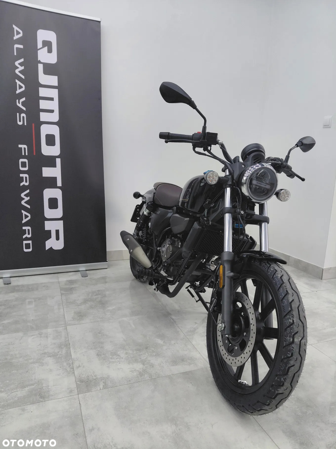 QJMOTOR SRV 125 - 4