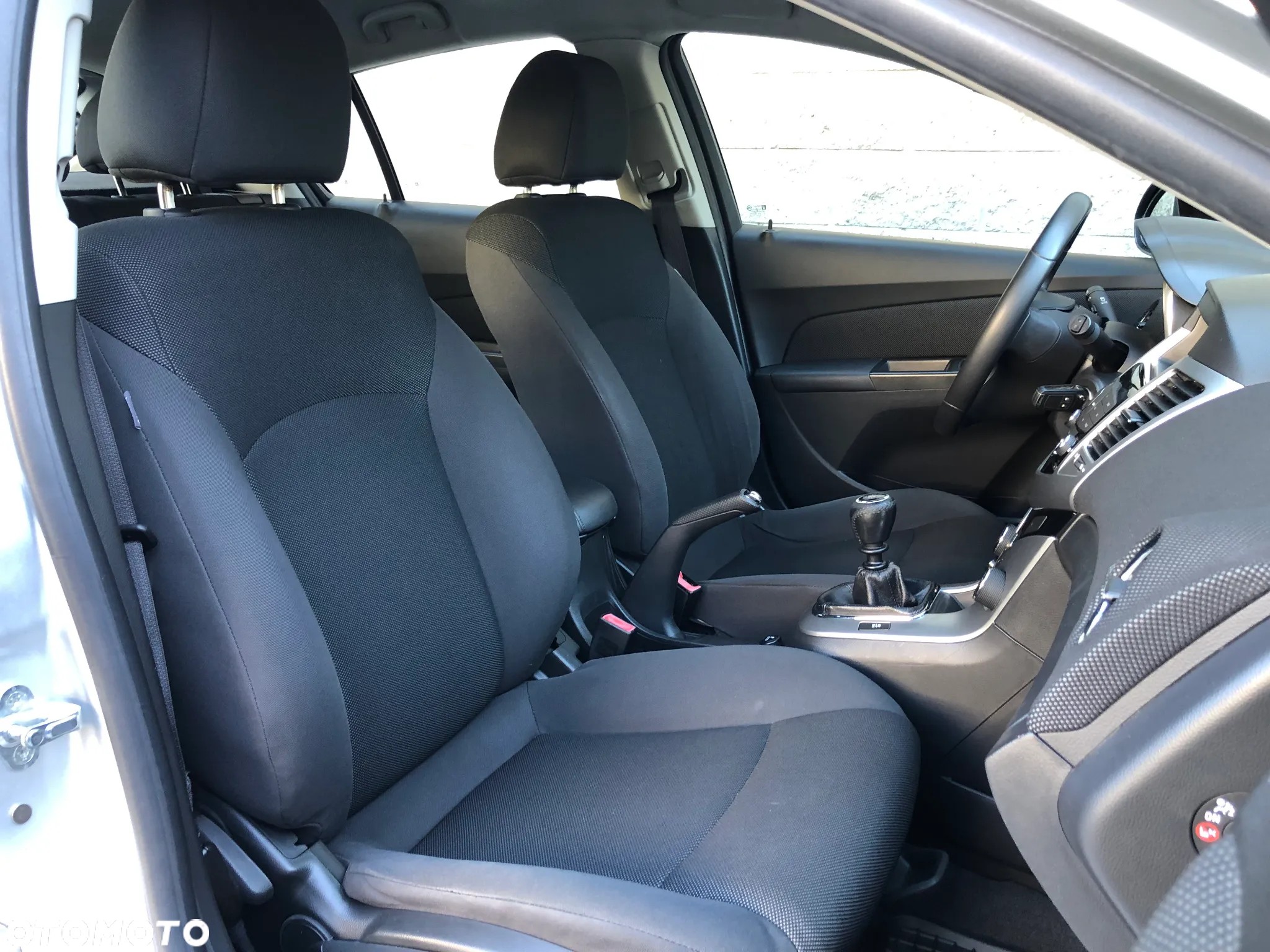 Chevrolet Cruze 1.6 LS - 25