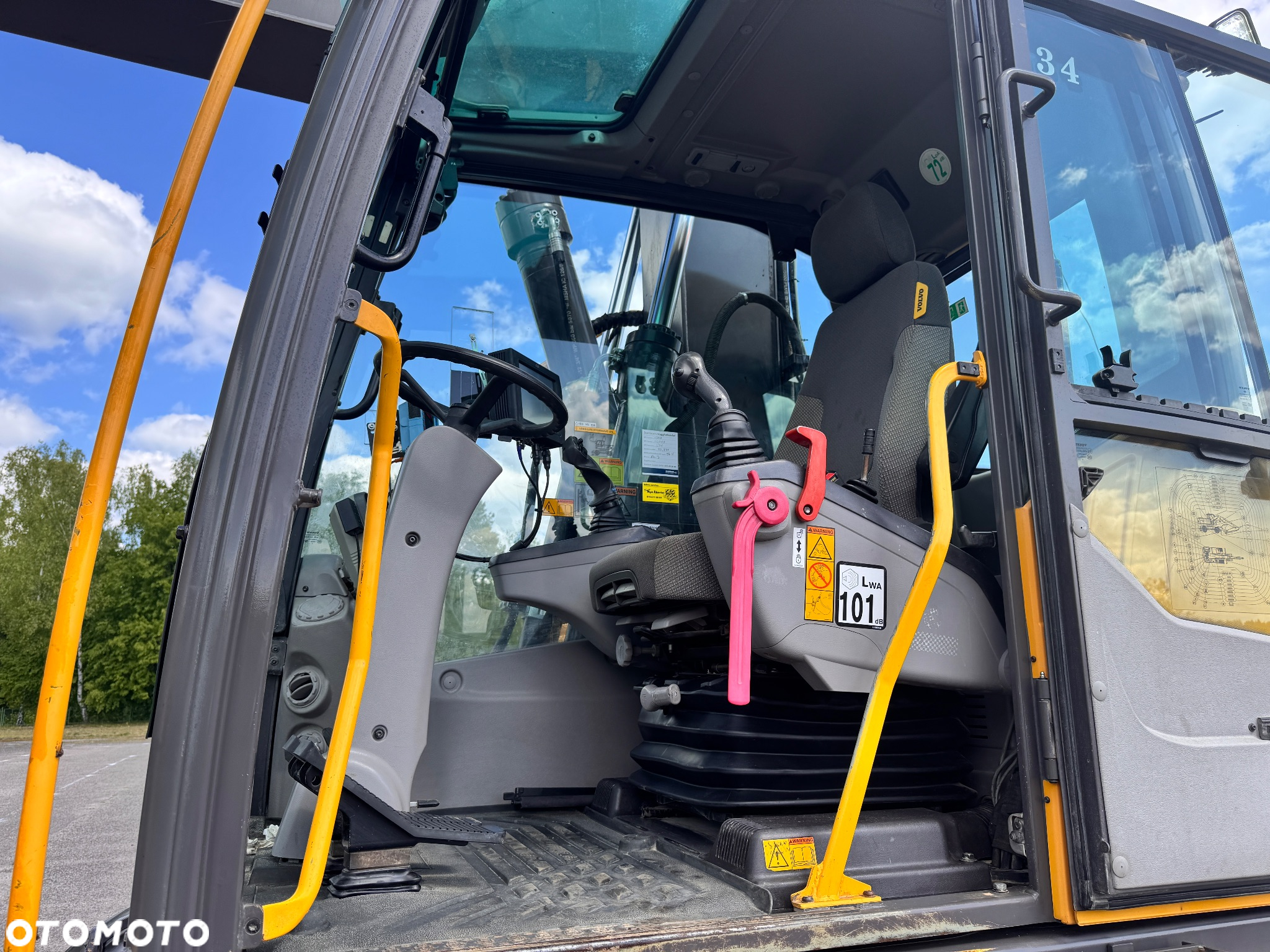 Volvo EW140C - 11