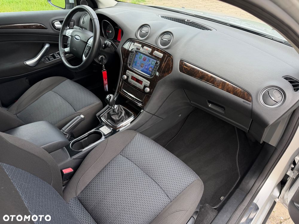 Ford Mondeo 2.5 Ghia - 19