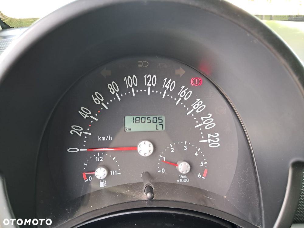 Volkswagen New Beetle - 17