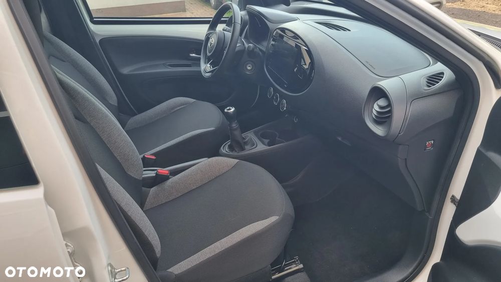 Toyota Aygo X Business Edition - 12