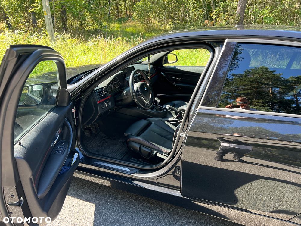 BMW Seria 3 320d Efficient Dynamics Sport Line - 16