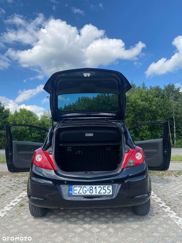 Opel Corsa 1.2 16V Cosmo - 12