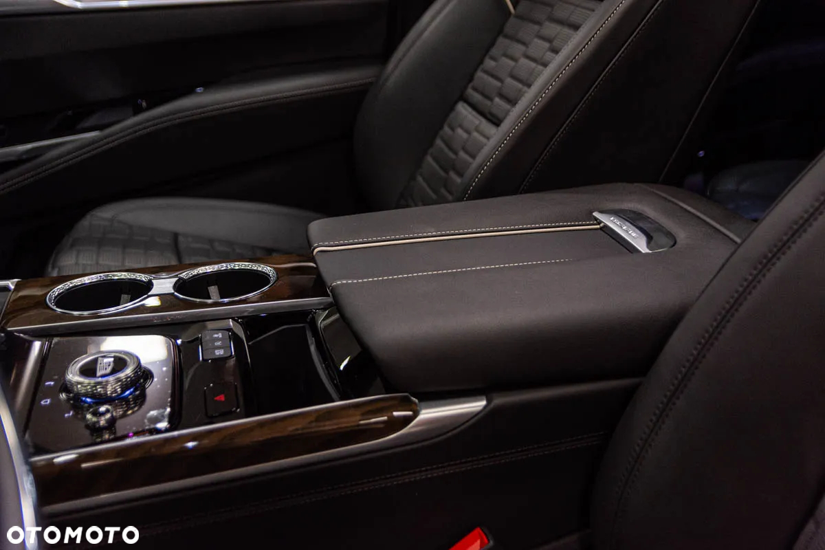 Cadillac Escalade - 10