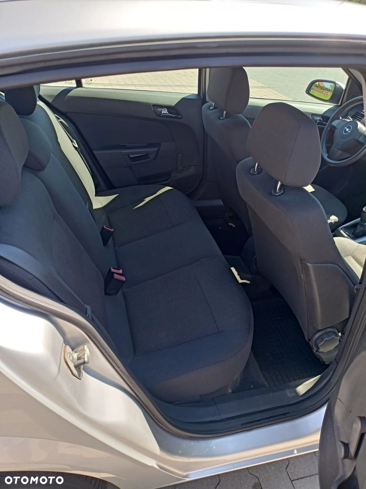 Opel Astra 1.6 Essentia - 9