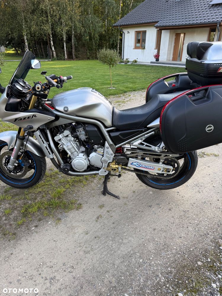 Yamaha FZS - 6