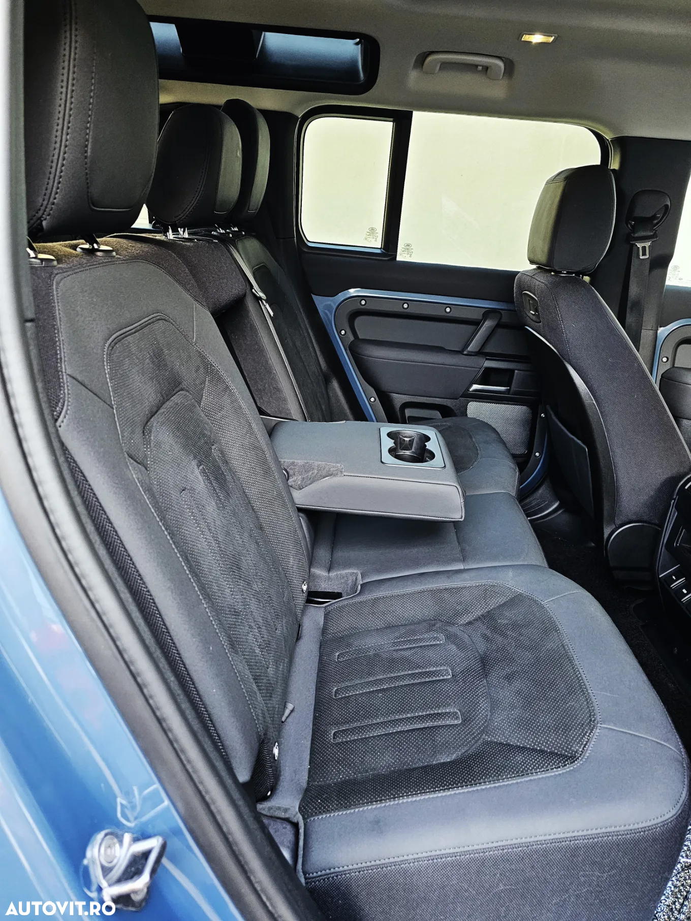 Land Rover Defender 110 2.0L D240 S - 18