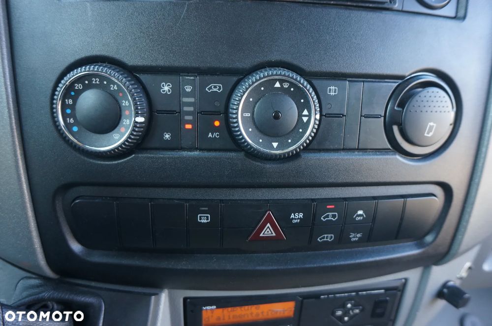 Mercedes-Benz SPRINTER - 24