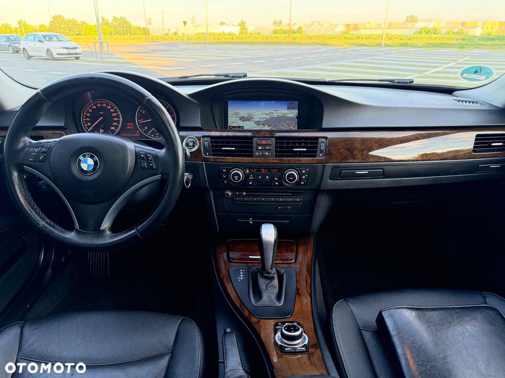 BMW Seria 3 320i Edition Exclusive - 17