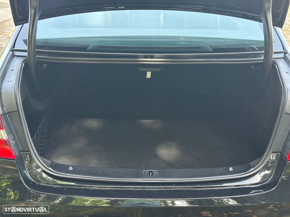 Mercedes-Benz E 300 BLUETEC Hybrid Avantgarde - 18