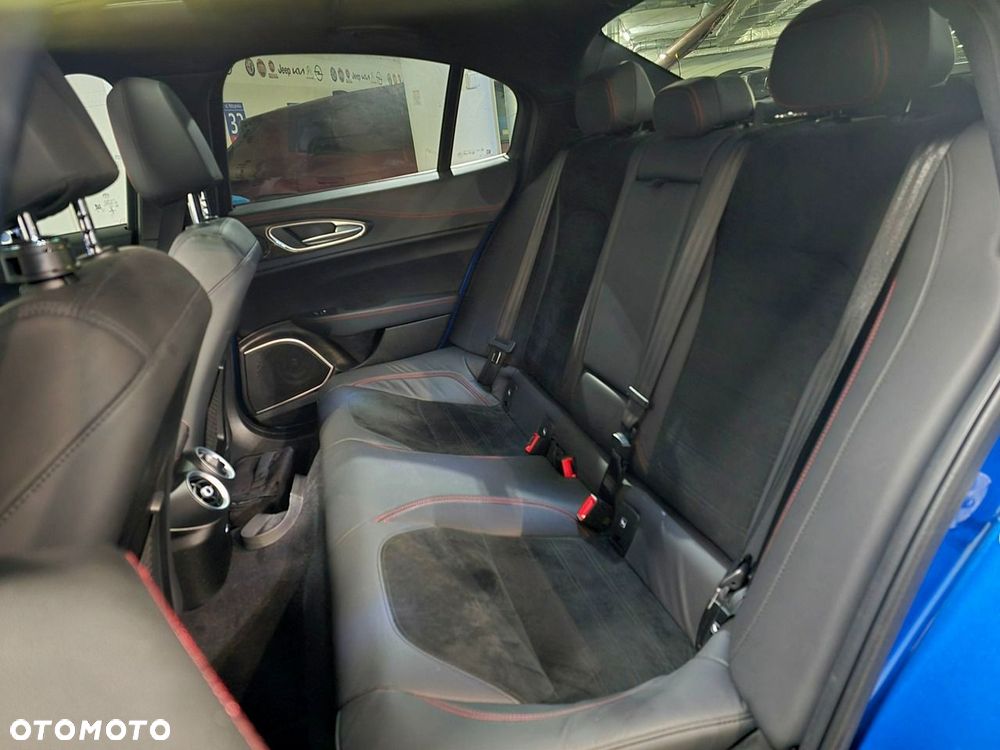 Alfa Romeo Giulia 2.0 Turbo 16V AT8-Q4 Estrema - 15