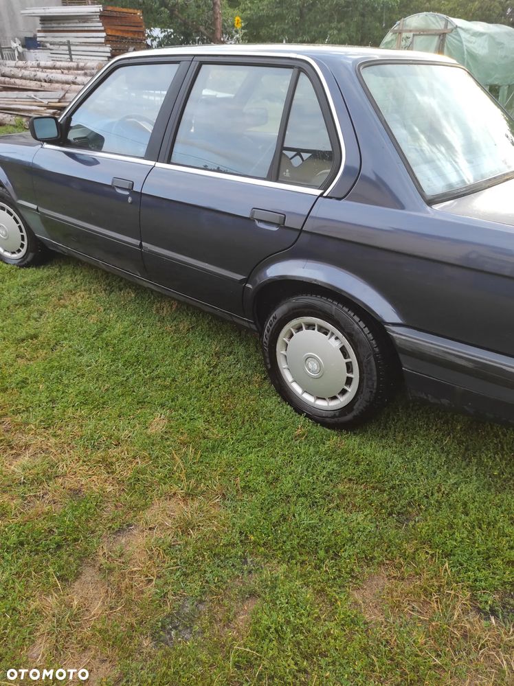 BMW Seria 3 316i - 11