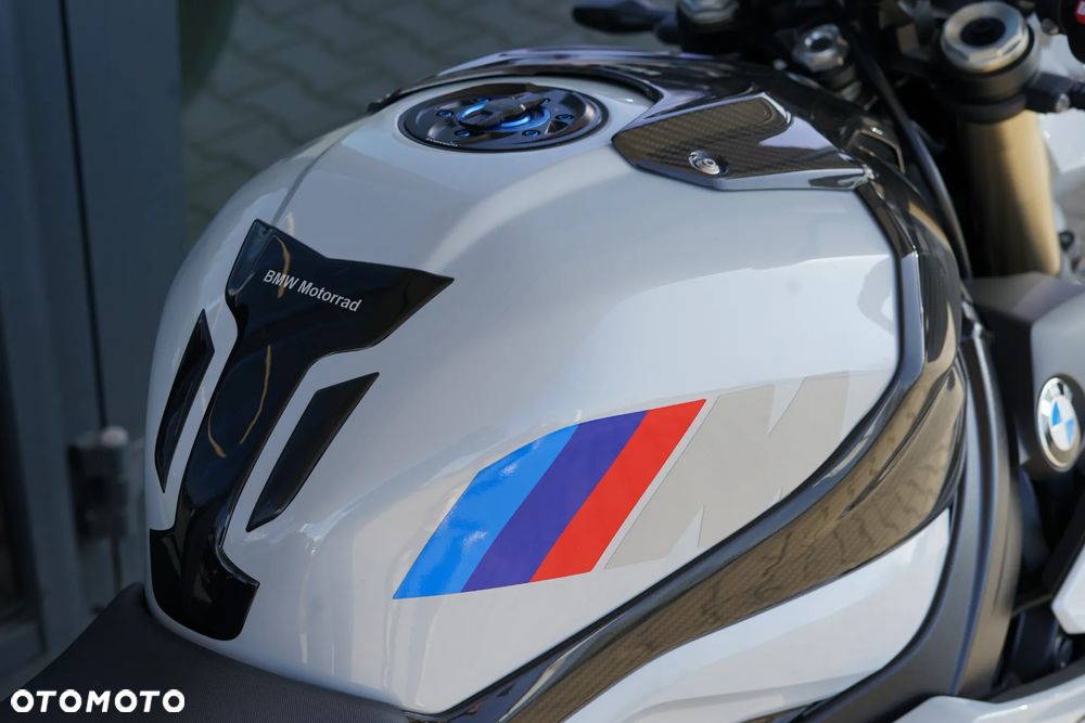 BMW S - 12