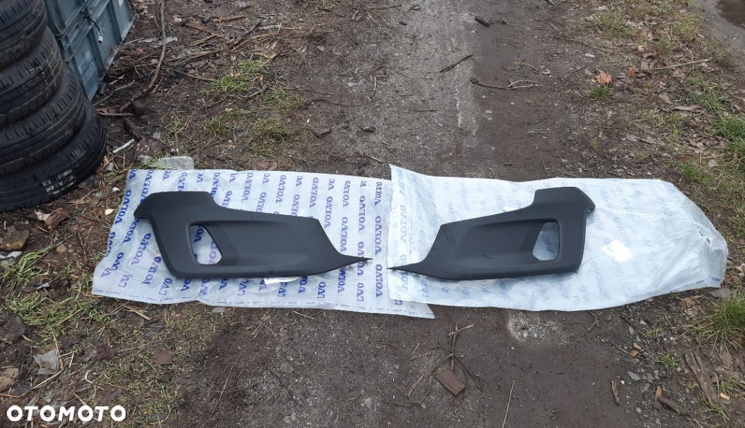 Kratka lewa prawa zderzaka przedniego Volvo V40 V-40 Cross Country NAROŻNIK NAKŁADKA ZDERZAKA V40 CC - 1