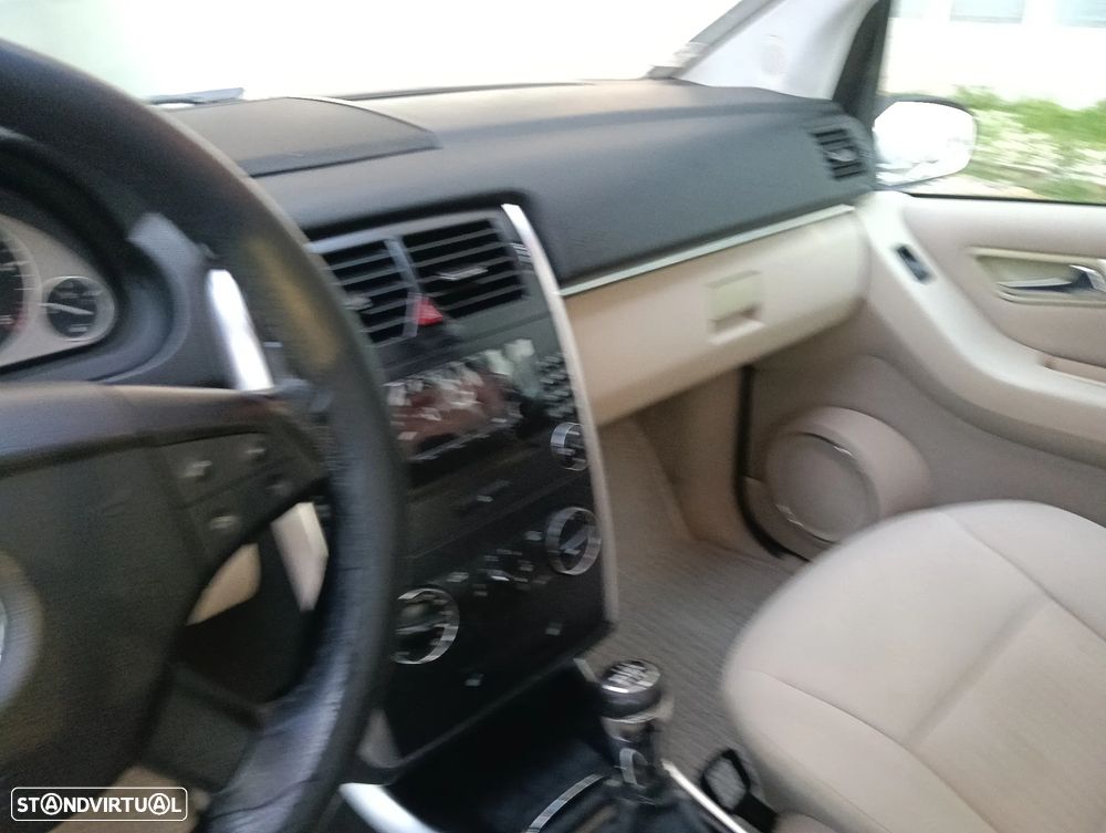 Mercedes-Benz B 200 CDI - 12