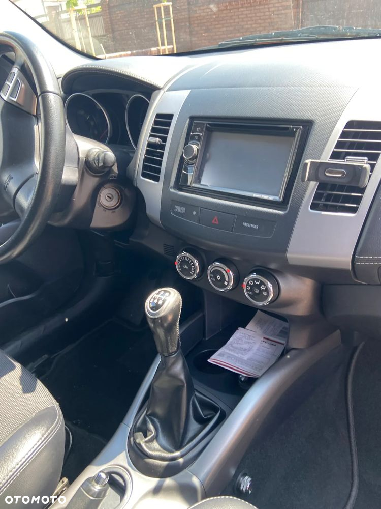 Mitsubishi Outlander 2.0 Intense + NAVI 2WD EU5 - 12