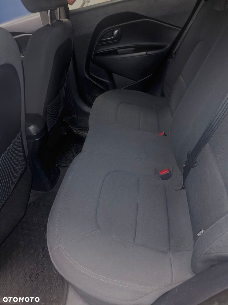 Kia Rio 1.2 L - 8