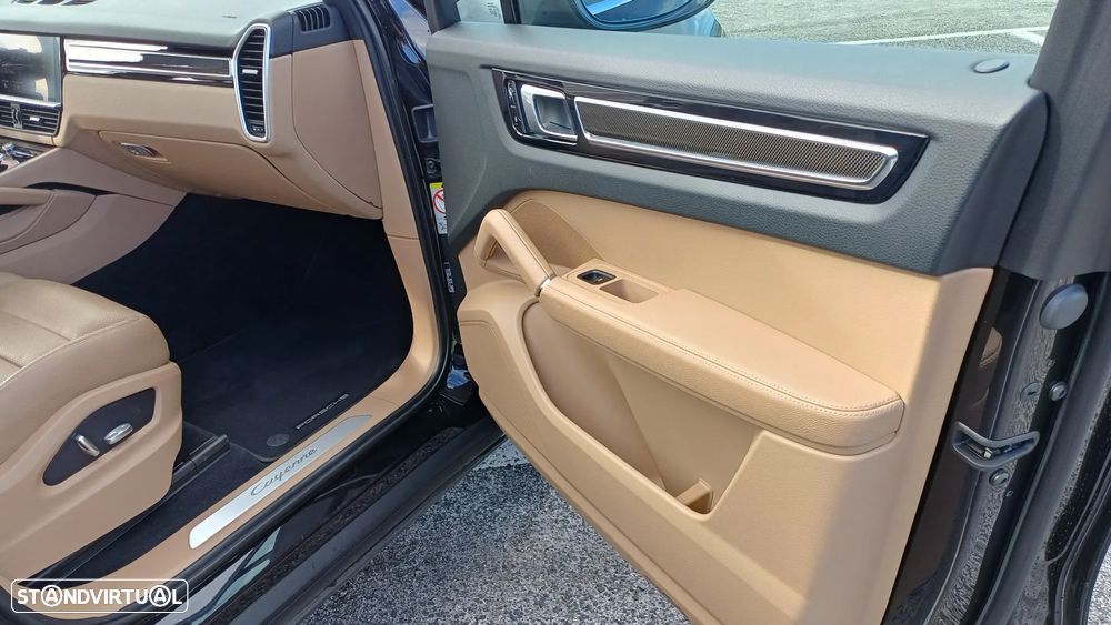 Porsche Cayenne - 12