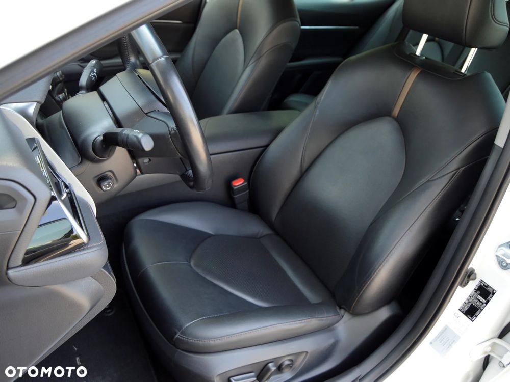 Toyota Camry 2.5 Hybrid Executive CVT - 8