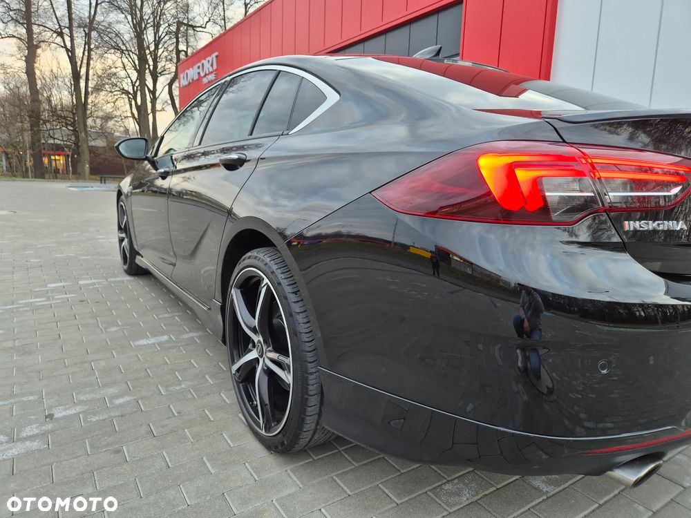 Opel Insignia 2.0 T 4x4 GSi S&S - 20