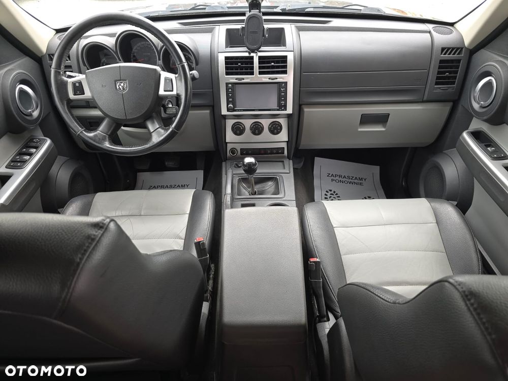 Dodge Nitro - 11