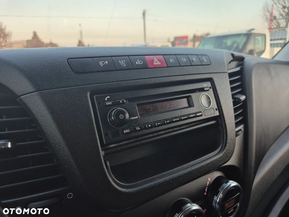 Iveco Daily 35S13, kontener 8PAL, winda 750KG, klima - 10