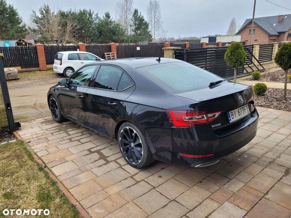 Skoda Superb 2.0 TDI Sportline DSG - 4