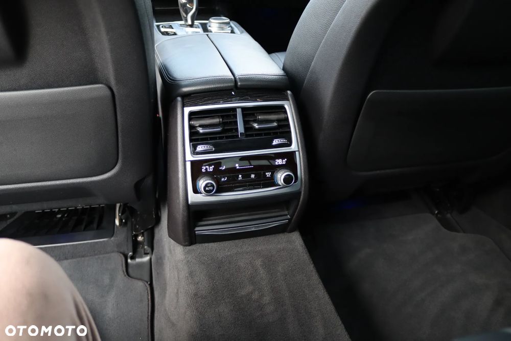 BMW Seria 7 740Li - 17