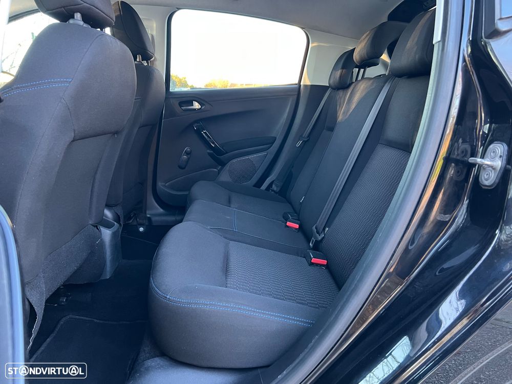 Peugeot 208 1.2 PureTech Style - 6