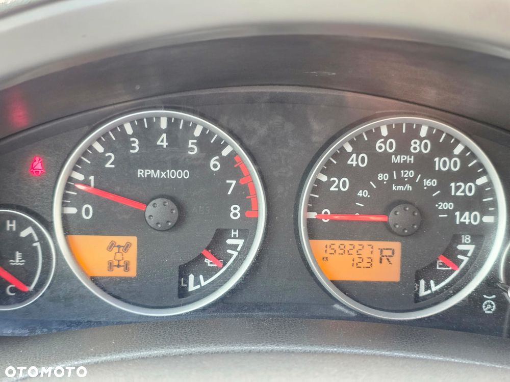 Nissan Pathfinder 4.0 V6 LE - 22