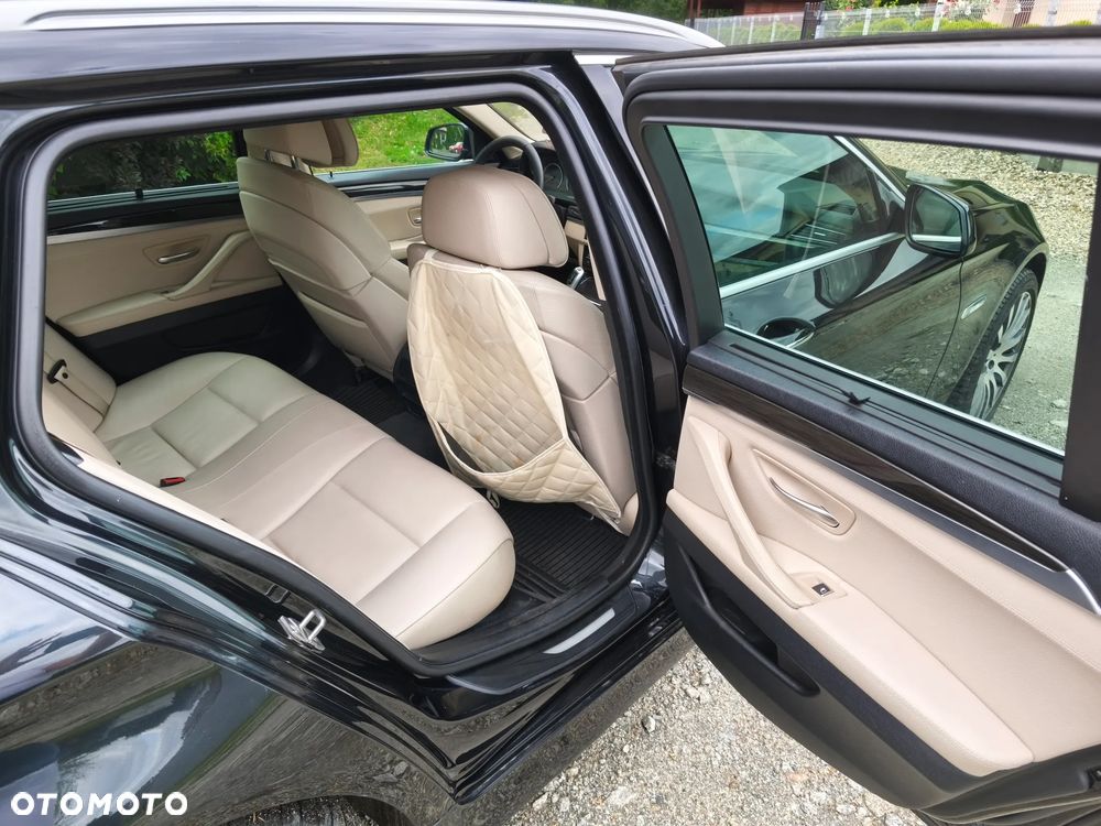 BMW Seria 5 525d xDrive - 23